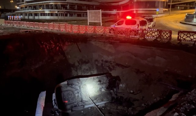 Kontrolden çıkan otomobil metro inşaatına uçtu: 1 yaralı