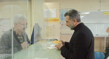 Kur'an-ı Kerim yakan Danimarkalı siyasetçiye, Mardin'den İngilizce çeviri Kur'an