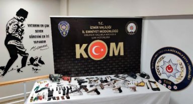 Kurusıkı tabancaları gerçek silaha dönüştüren şüpheli gözaltına alındı