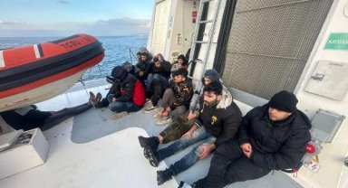 Kuşadası açıklarında geri itilen 19 kaçak göçmen kurtarıldı