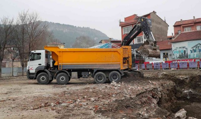 Kütahya 30 Ağustos İş Merkezi'nde hafriyat mesaisi