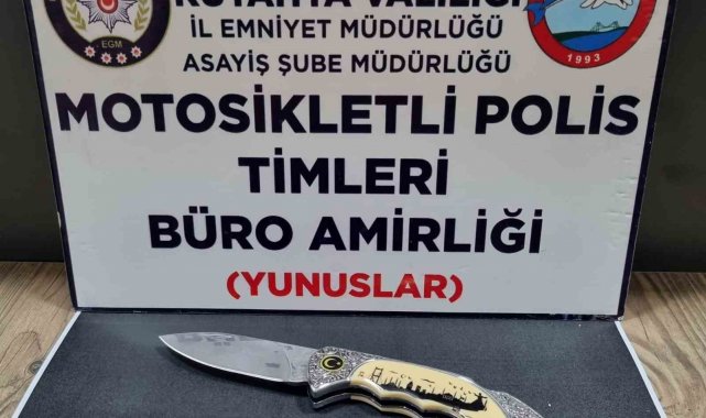Kütahya'da bir kişinin üzerinde uyuşturucu madde ve kesici alet bulundu