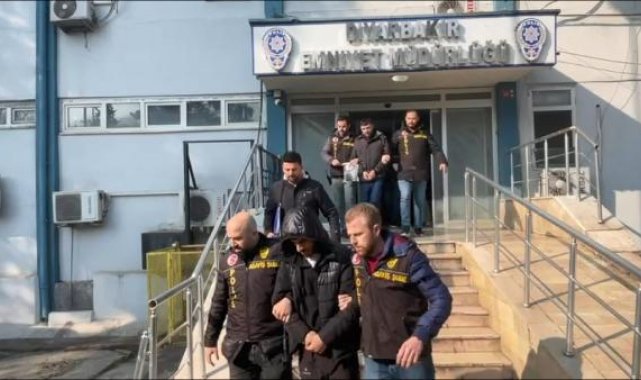 Lüks villalara giren hırsızlar, geceyi geçirip yemek yemişler; 5 gözaltı