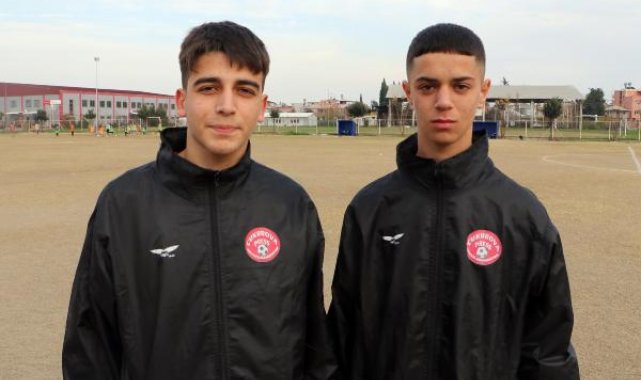 Maç sırasında futbolcuların soyunma odasındaki telefon ve montları çalındı
