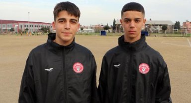 Maç sırasında futbolcuların soyunma odasındaki telefon ve montları çalındı