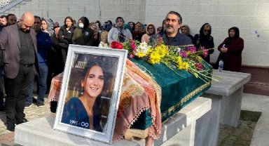 Malta'da otomobil çarpması sonucu hayatını kaybeden Pelin Kaya son yolculuğuna uğurlandı