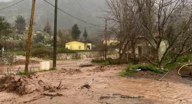 Marmaris'i sağanak ve fırtına vurdu