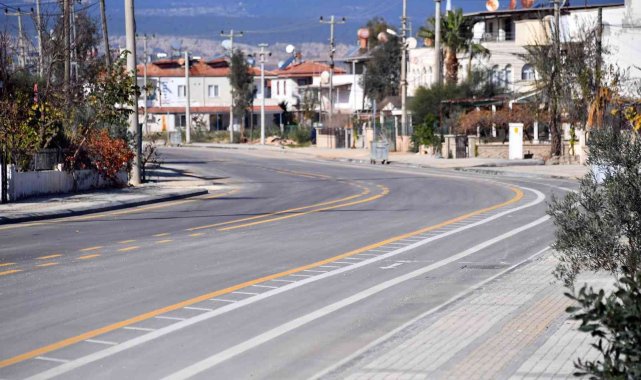 Mersin Büyükşehir Belediyesinin yol çalışmaları sürüyor
