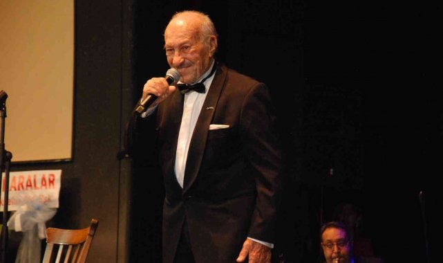 Mustafa Sağyaşar 70. sanat yılını Adana'da konserle kutladı