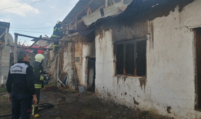 Müstakil ev yangında kullanılmaz hale geldi