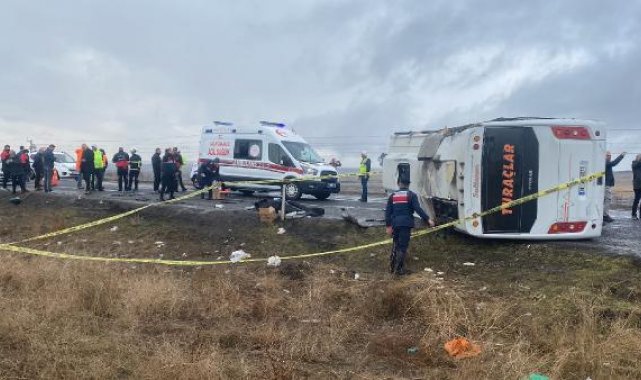 Niğde'de 2 tur midibüsü devrildi, müdahaleye giden itfaiye kaza yaptı: 1 ölü, 47 yaralı – Yeniden