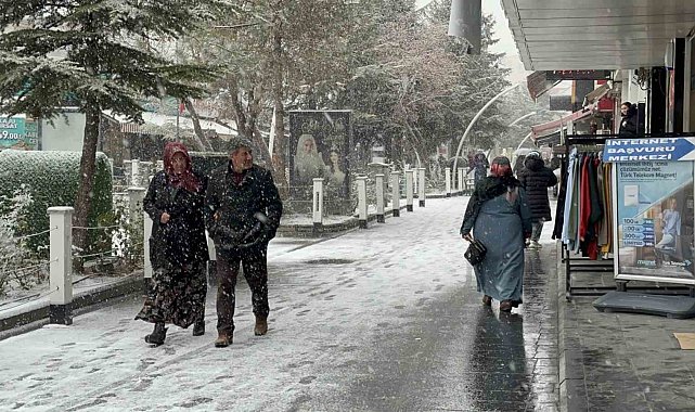 Niğde'de kar yağışı etkili oluyor