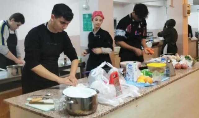 Öğrenciler kendi aralarında yemek yarışması düzenledi