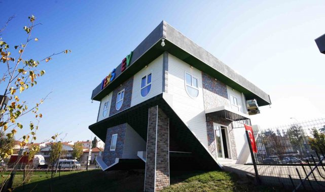 Öğrenciler Ters Evi ücretsiz gezebilecek