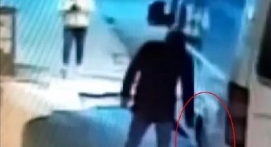 Okul servisinin lastiğini bıçakla kestiği anlar kamerada