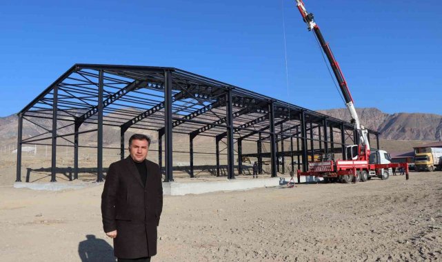 Oltu OSB'de fabrikalar tamamlanıyor