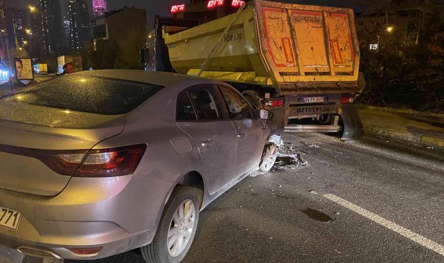 Önce otomobile ardından hafriyat kamyonuna çarpıp kaçtılar