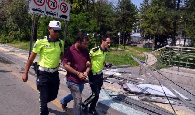 Otobüs durağında 3 kişinin ölümüne neden olan sürücüye, 6 yıl 7 ay hapis
