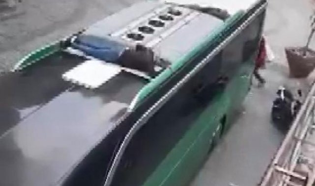 Otobüsün üstünde Yunanistan'a kaçmaya çalışan 2 kişi yakalandı