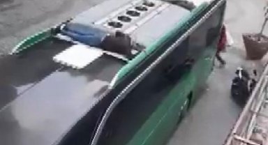 Otobüsün üstünde Yunanistan'a kaçmaya çalışan 2 kişi yakalandı