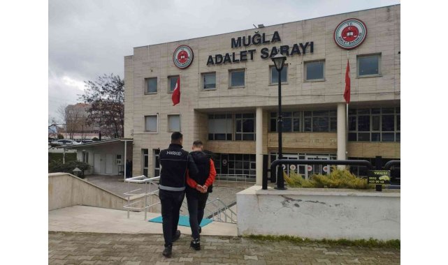 Otomobilde 500 gram uyuşturucu ile yakalandılar