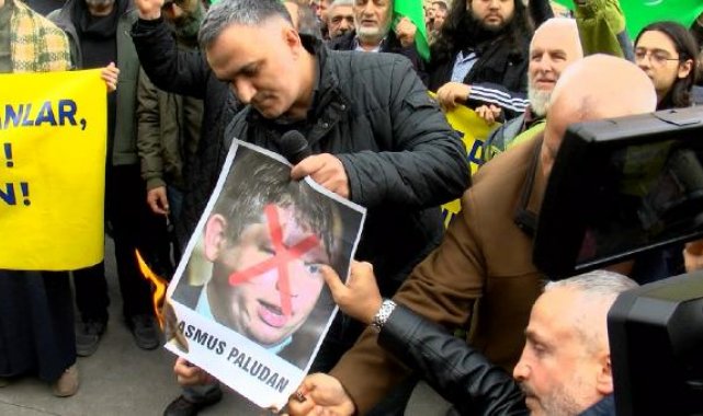 Özgür-Der üyeleri Kur'an-ı Kerim yakılmasını protesto etti