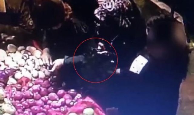 Pazarda yankesicilik kamerada; anne ile kızı dolapta yakalandı