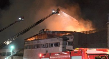 Pendik'te cam fabrikasında yangın çıktı