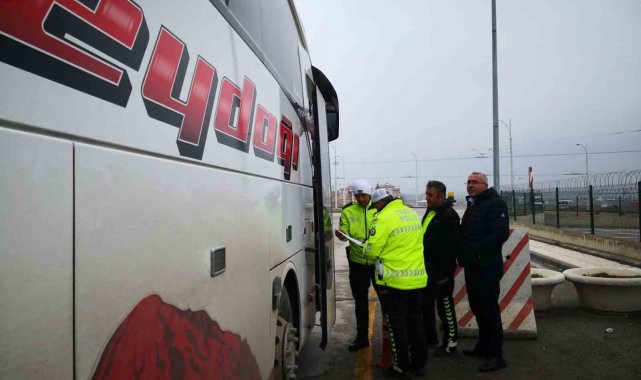 Polisten kış lastiği denetimi