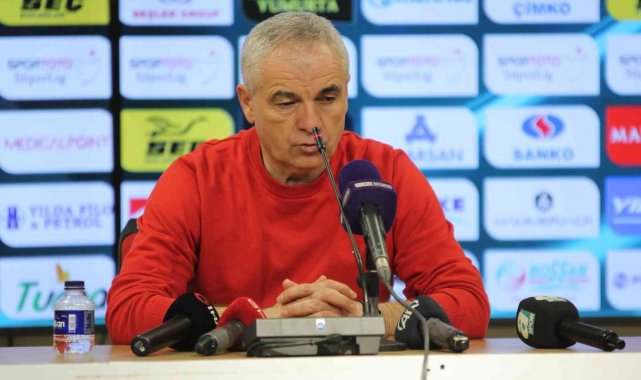 Rıza Çalımbay: "Deplasmanda alınan bu 3 puan bizim için çok önemli"