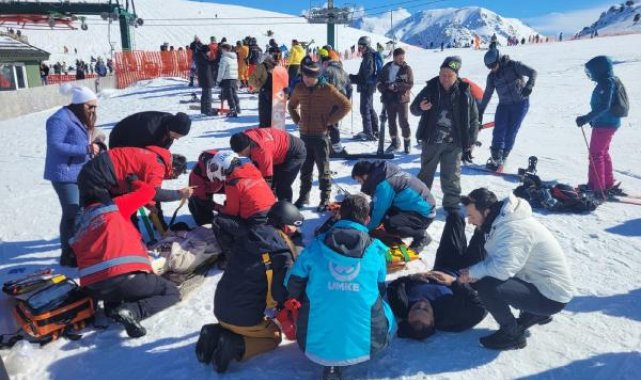 Saklıkent'te kayakçı, sıra bekleyenlere çarptı: 4 yaralı