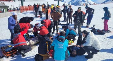 Saklıkent'te kayakçı, sıra bekleyenlere çarptı: 4 yaralı