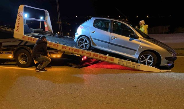 Savrulan otomobil refüjden karşı şeride geçti: 1 yaralı