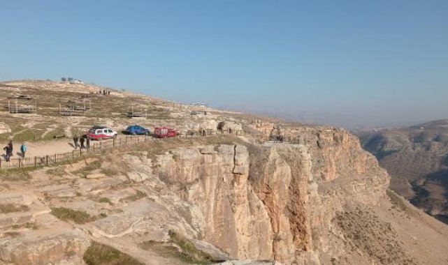 Siirt'teki 350 metre yükseklikten kayalıklara atladı