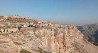 Siirt'teki 350 metre yükseklikten kayalıklara atladı