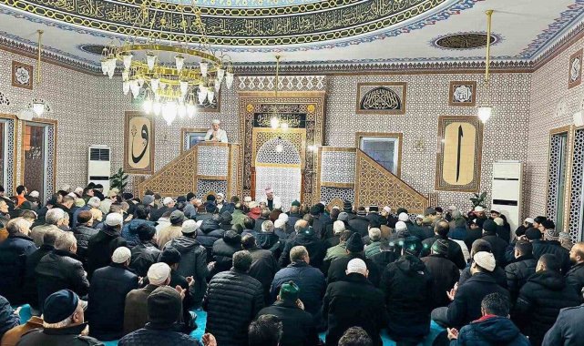 Simavda gençler aileleri ile birlikte sabah namazı buluşmasına katıldı