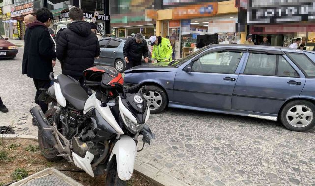 Sinop'ta otomobille çarpışan motosiklet sürücüsü yaralandı