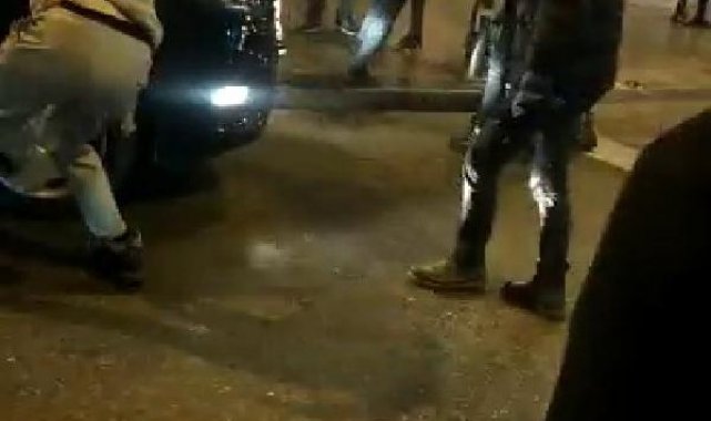 Şişli'de trafik tartışmasında bıçakla taksinin lastiğini kesen motosikletli kamerada