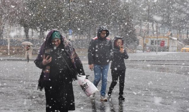 Sivas, kar yağışıyla beyaza büründü
