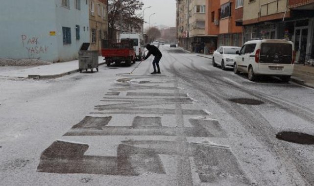 Son yılların en kurak kışını yaşayan Erzurum'da kar yağışı