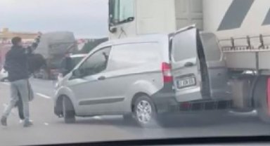 Sultanbeyli TEM'de çekiçli kavga kamerada