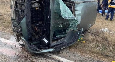 Takla atan otomobildeki çocuk öldü, anne yaralandı