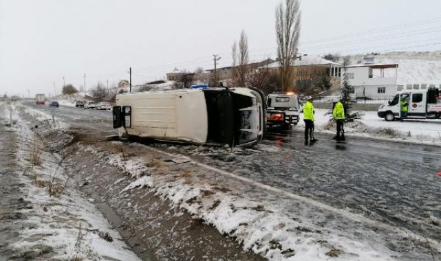 Tarım işçilerini taşıyan minibüs devrildi: 1 ölü, 13 yaralı