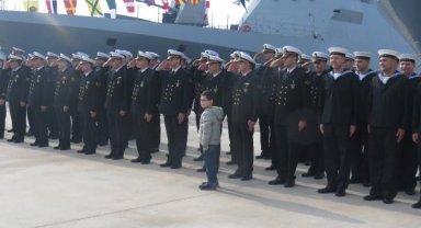 TCG Burgazada 1045 saat seyrin ardından ana limana döndü