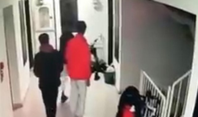 Tek tek sırayla çaldılar