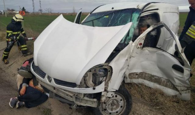 Tekirdağ'da hafif ticari araç ve kamyonet çarpıştı: 4 yaralı