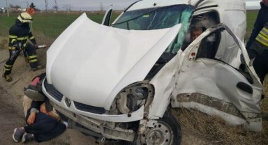 Tekirdağ'da hafif ticari araç ve kamyonet çarpıştı: 4 yaralı