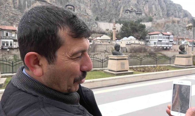 Tıkınan su borusundan 6 metrelik kök çıktı, köylüler şaşırdı: "Boa yılanı geliyor"