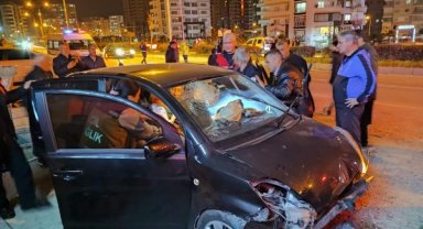 Tilkiye çarpan otomobil, kaldırıma çıktı: 4 yaralı