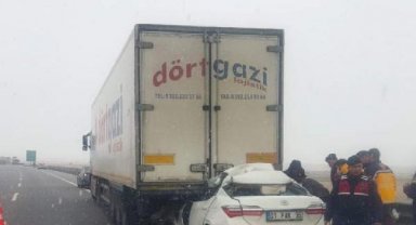 TIR'a arkadan çarpan otomobil sürücüsü öldü